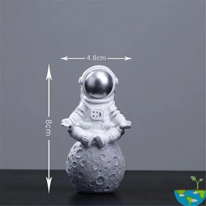 Astronaut Resin Desk Figurine – Space Suit Sculpture for Home & Office Decor