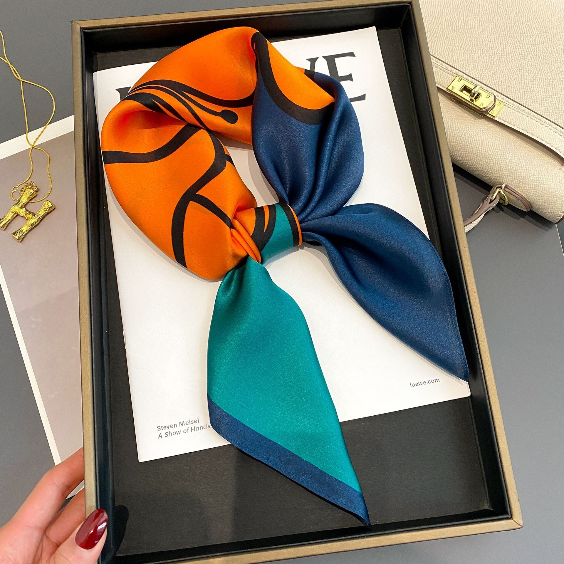 Vivienne Westwood - HOMMAGE ORB /. 150/150 cm - Écharpe