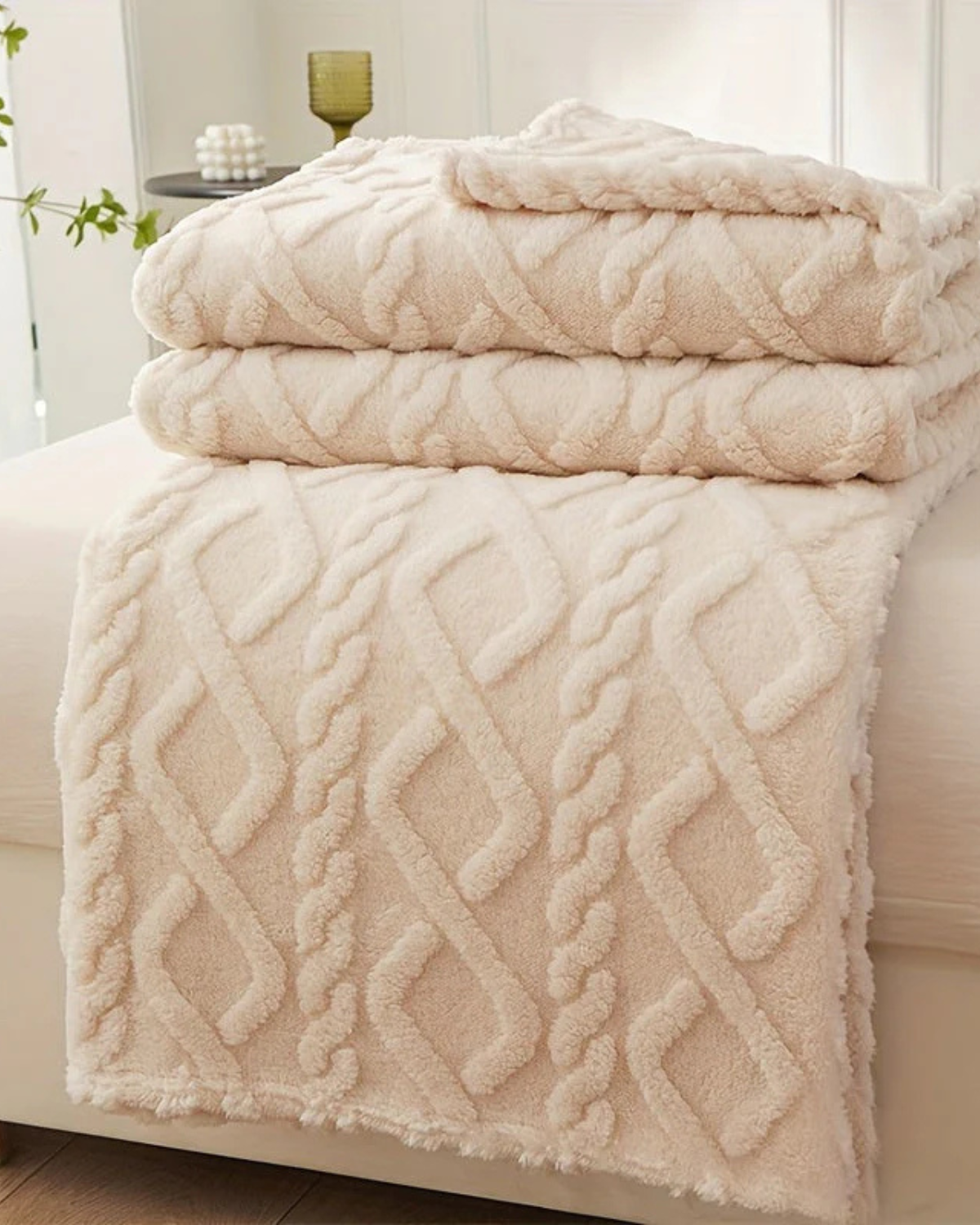 Ultra-Soft Textured Fleece Throw Blanket – Minimalist Bed & Sofa Decor