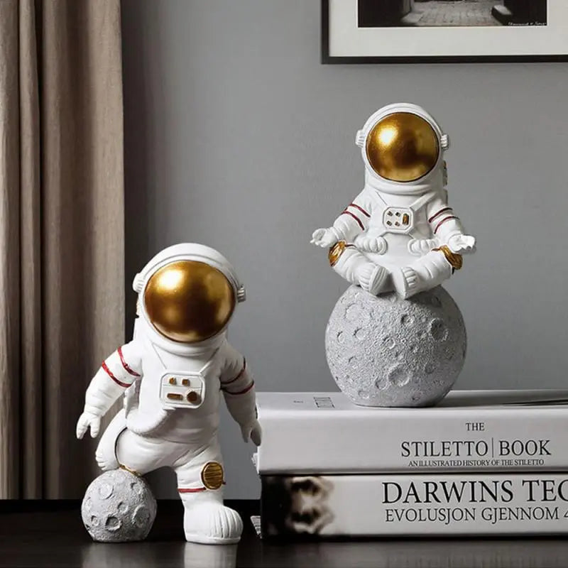 Astronaut Resin Desk Figurine – Space Suit Sculpture for Home & Office Decor