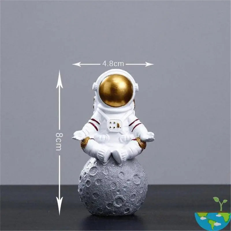 Astronaut Resin Desk Figurine – Space Suit Sculpture for Home & Office Decor