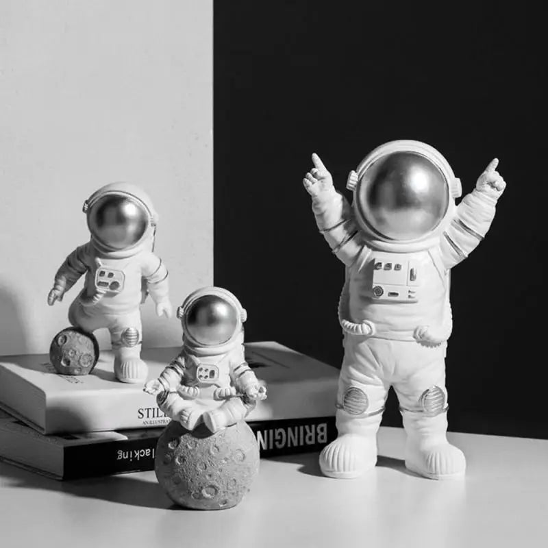 Astronaut Resin Desk Figurine – Space Suit Sculpture for Home & Office Decor